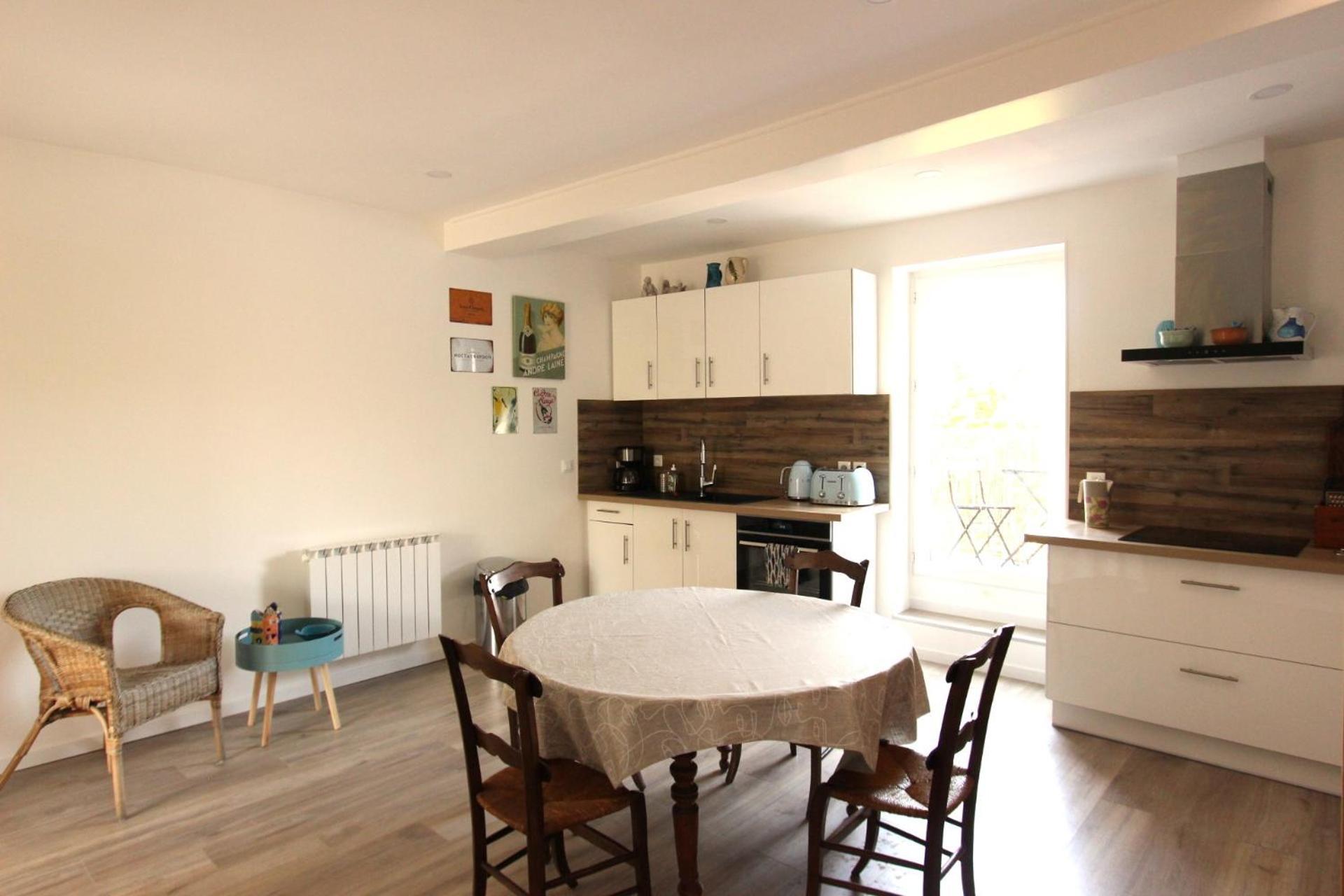 Joli Appartement Avec Balcon Au Coeur De Forcalquier Exteriör bild